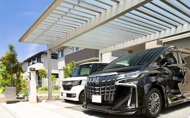 カーポート - ガラスコーティング剤通販ブログ カーポートに2台駐車している様子