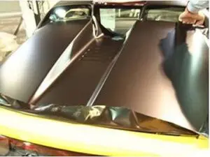 カーラッピングの施工の解説が画像　貼り付け