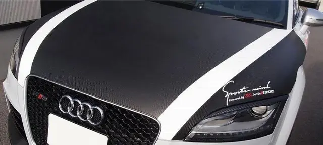 デザイン性の高いボンネットのカーラッピング