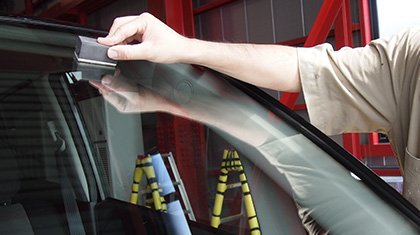 フロントガラス撥水コーティングの料金価格を種類別に徹底1