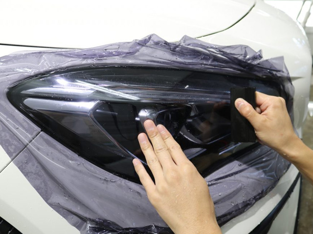 プロテクションフィルムの種類と推奨メーカー2社をプロが解説 ヘッドライトスモークプロテクション