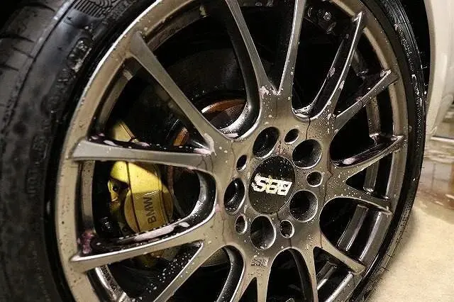 ホイールコーティングまえの下地づくり洗車