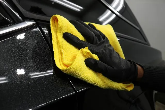 車にこびりついてしまった虫の正しい取り方と対策をプロが教えます 拭き上げ - ガラスコーティング剤通販ブログ 車にこびりついてしまった虫の正しい取り方と対策をプロが教えます 拭き上げ