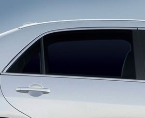 スモーフィルム施工のセダン車