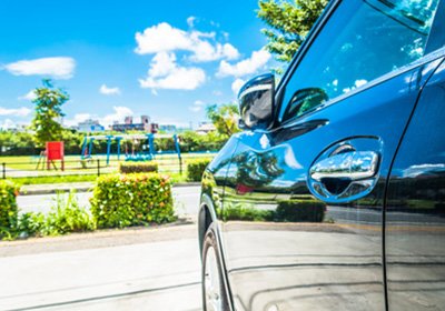 青空駐車の車を綺麗に保つ秘訣と最適なコーティングをプロが伝授