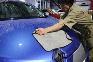 洗車時の拭き上げ作業